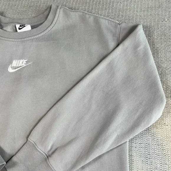 Nike Crewneck Sweatshirt Youth‎ Large Gray Embroidered Logo Big Swoosh Retro Gym - Picture 3 of 14